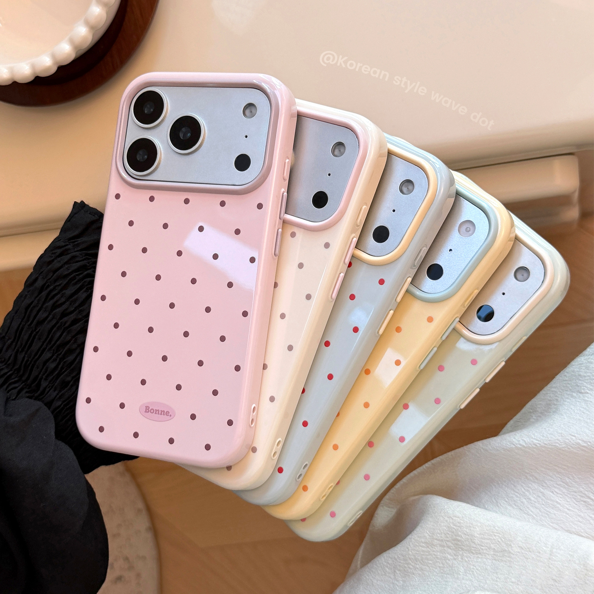 Phone Accessories Display - Korean Macaron Color Blocking Full Screen