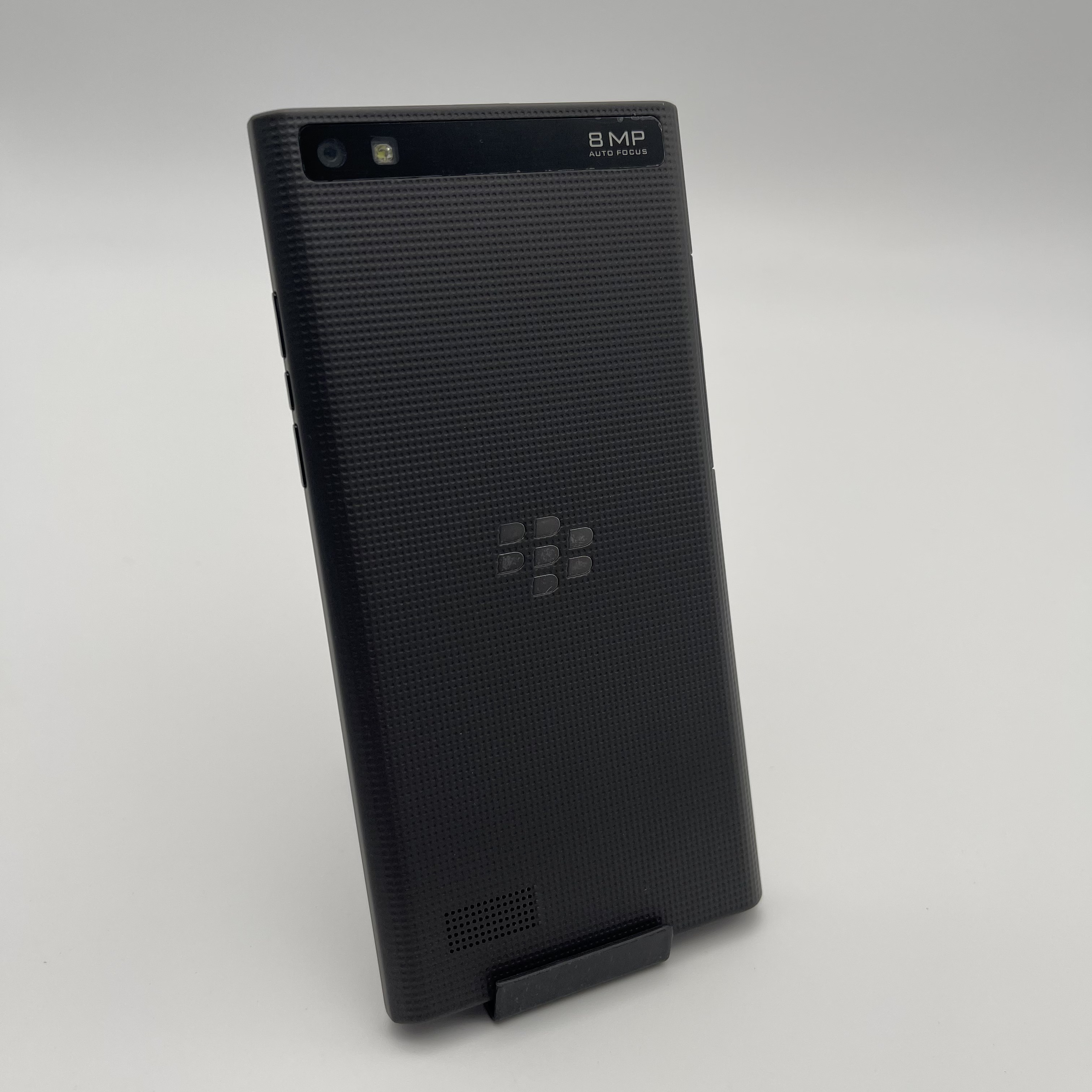 Blackberry Leap Z20  Refurbish - огляд і ціна Phone Accessories Display